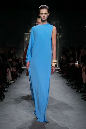 حيدر أكرمان يرسم ملامح توم فورد الجديدة: إغواء راقٍ بلمسات معمارية